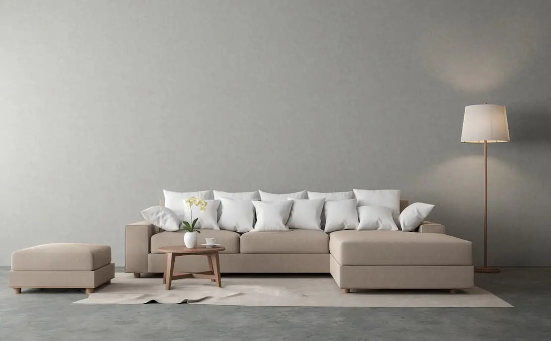 Acogedor salón con revestimiento de pared con microcemento 