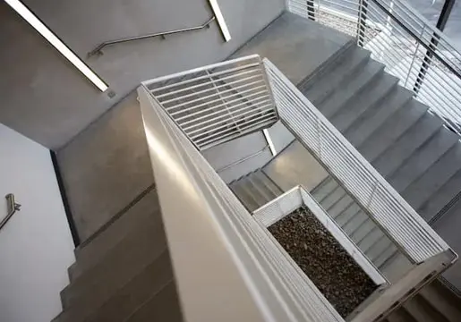 Escaleras de microcemento en Madrid centro