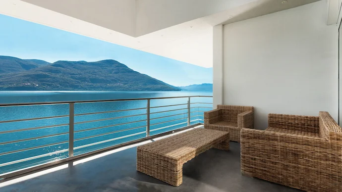 Terraza con vistas al mar revestida con microcemento Luxury Concrete®