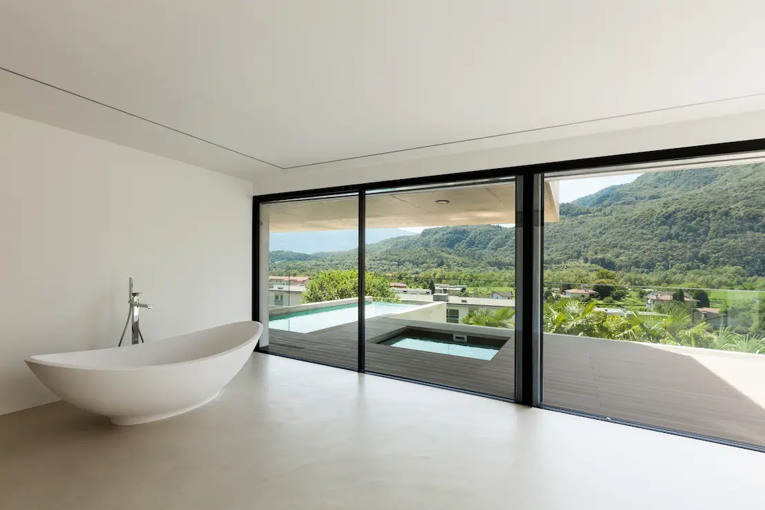 Salle de bain moderne avec sol en Béton Ciré