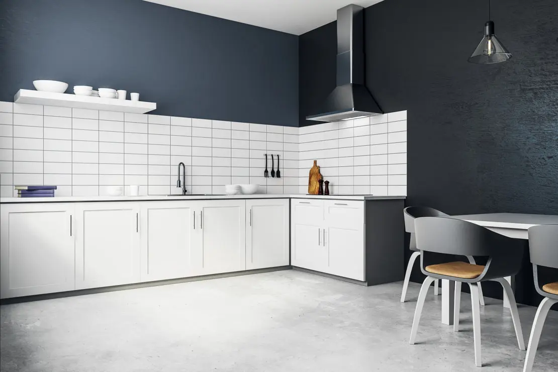 Микроцимент в кухня, декорирана с плочки на стените в минималистична вдъхновение