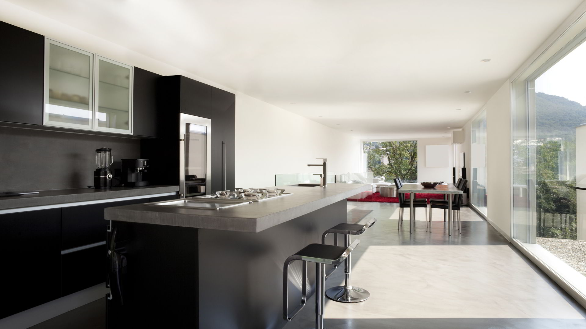 Kuchyň integrovaná do obývacího pokoje s podlahou z mikrocementu