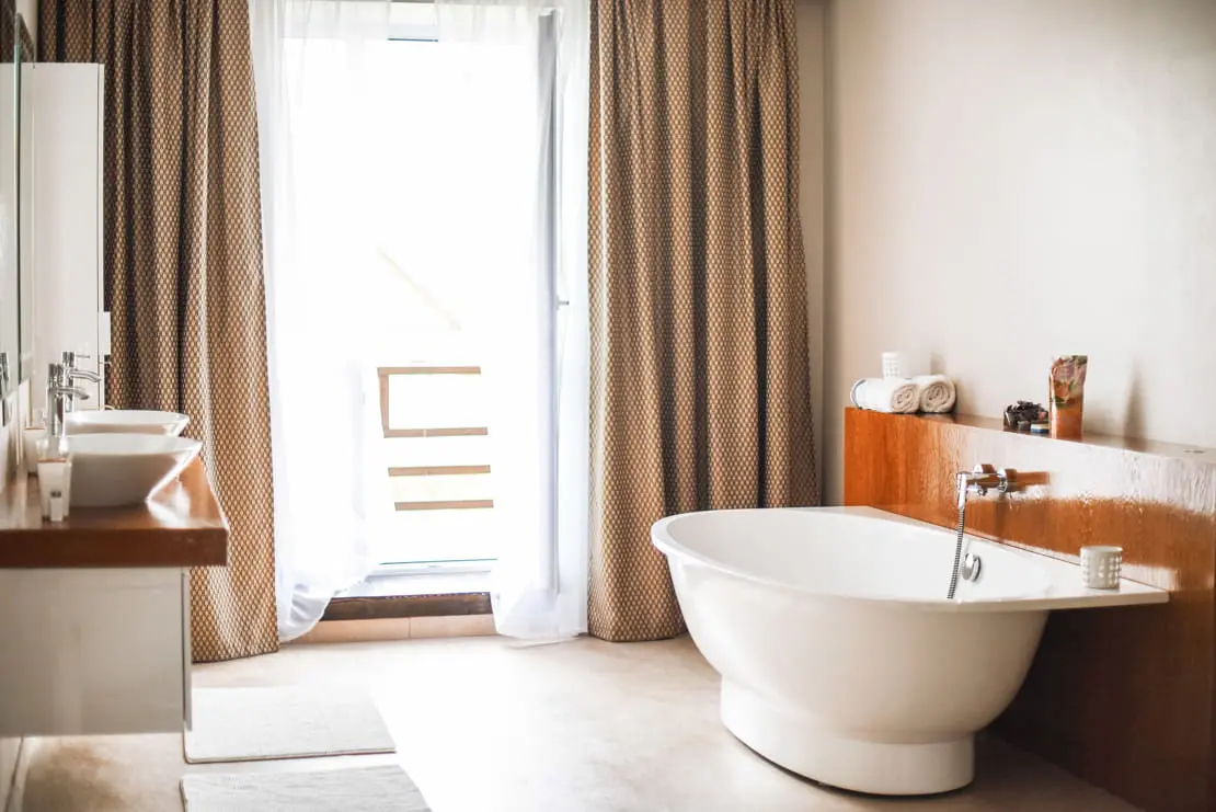 Luxury bathroom with microcement floor decorated in warm tones