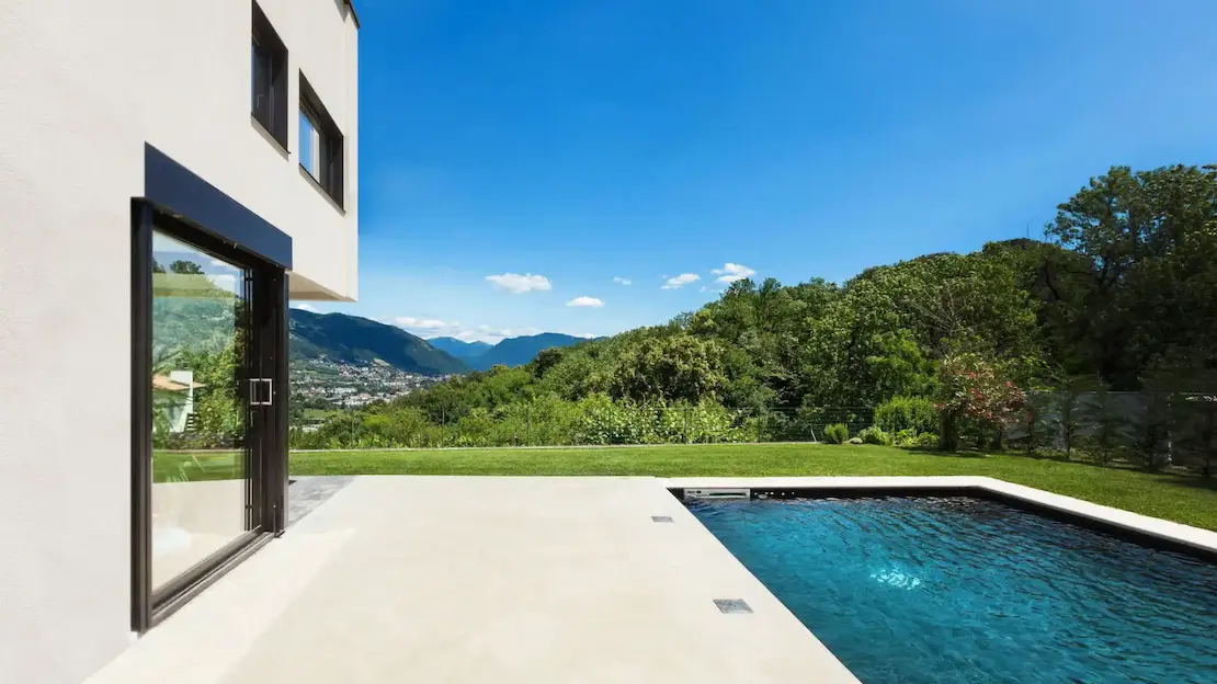 Housing with outdoor microcement terrace