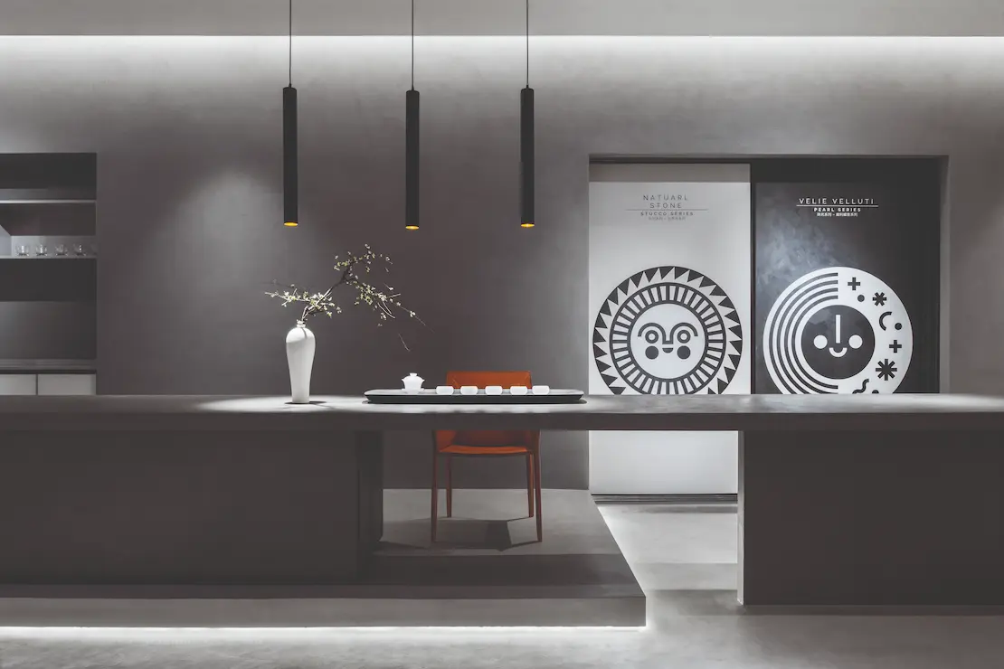 Kitchen with elongated microcement countertop in gray color